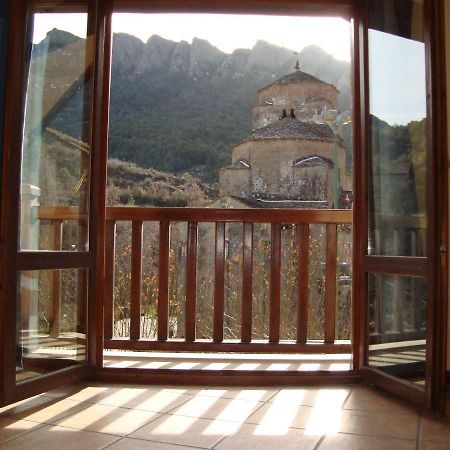 Apartamentos Turisticos San Juan De La Pena Santa Cruz de la Serós Buitenkant foto