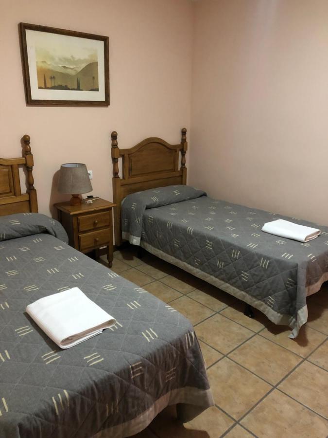 Apartamentos Turisticos San Juan De La Pena Santa Cruz de la Serós Buitenkant foto