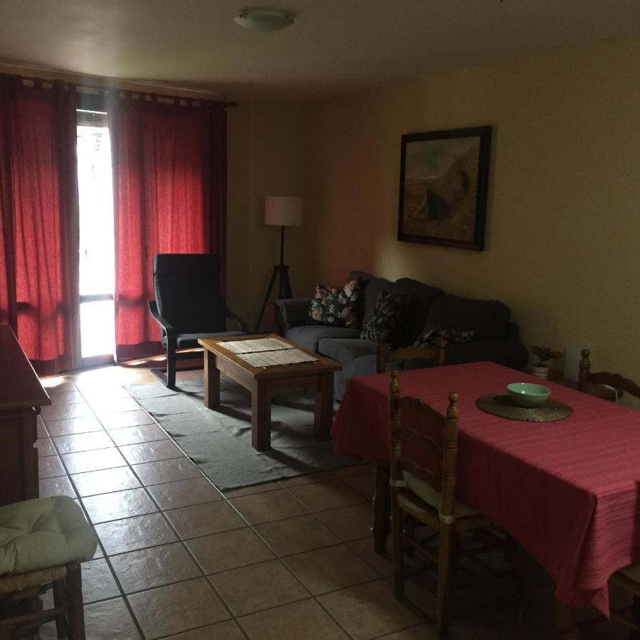 Apartamentos Turisticos San Juan De La Pena Santa Cruz de la Serós Buitenkant foto