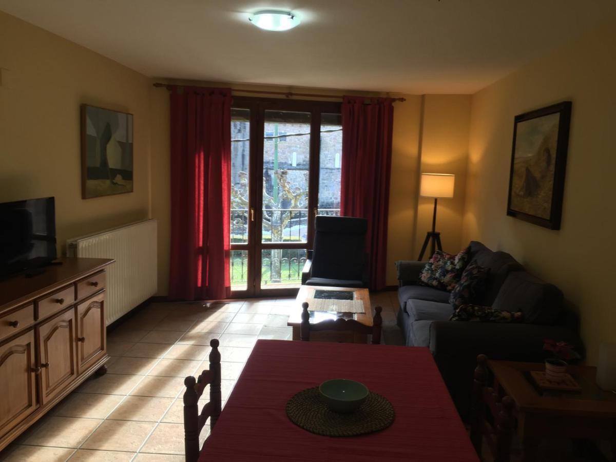 Apartamentos Turisticos San Juan De La Pena Santa Cruz de la Serós Buitenkant foto
