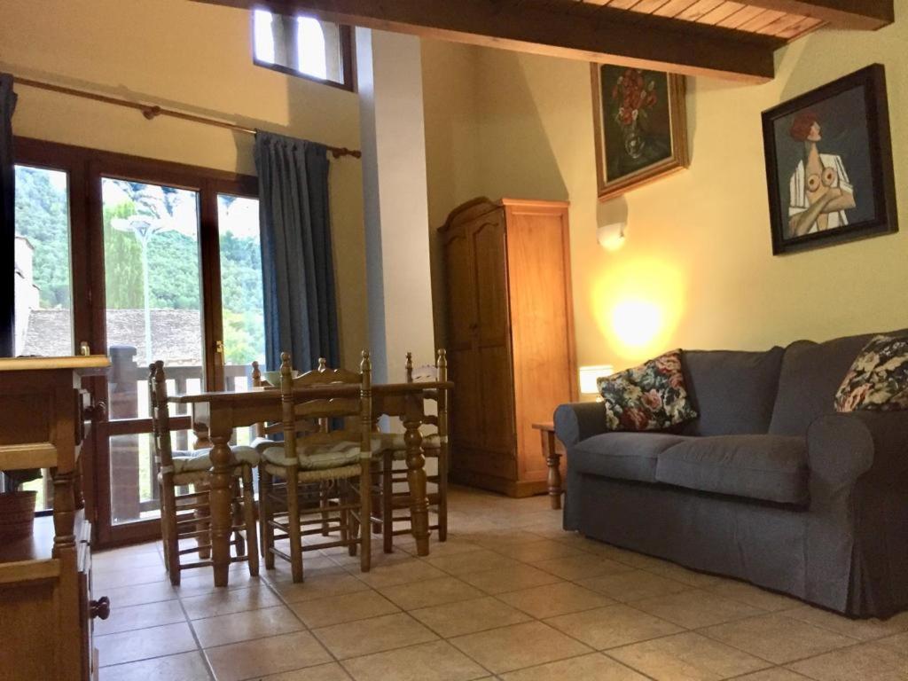 Apartamentos Turisticos San Juan De La Pena Santa Cruz de la Serós Buitenkant foto