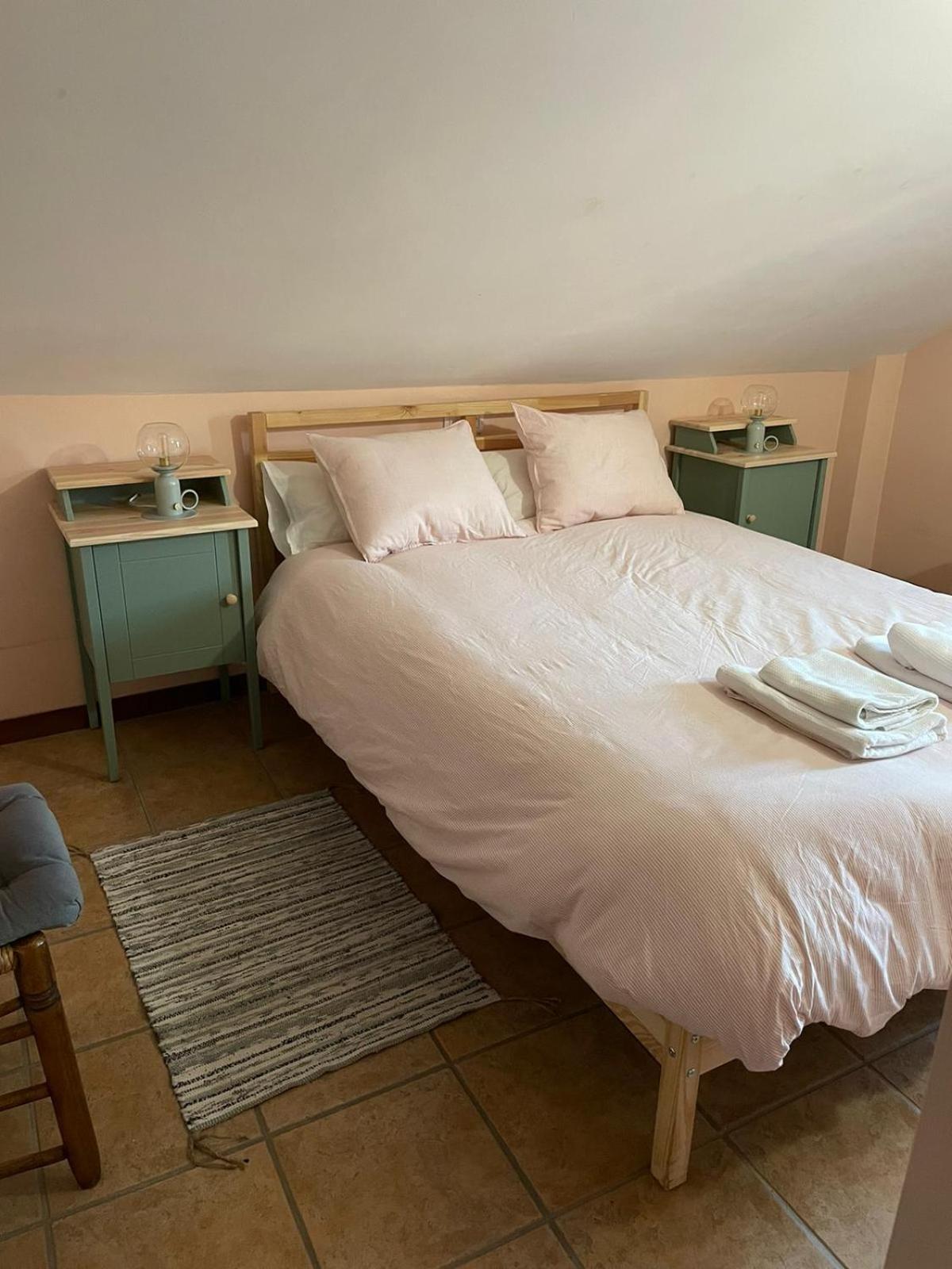 Apartamentos Turisticos San Juan De La Pena Santa Cruz de la Serós Buitenkant foto